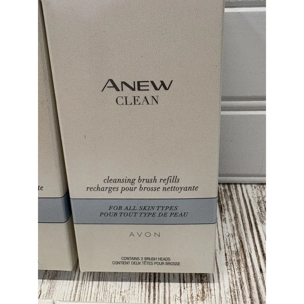 Avon ANEW Clean Cleansing Brush For All Skin Types Plus 4 Brush Refills NEW